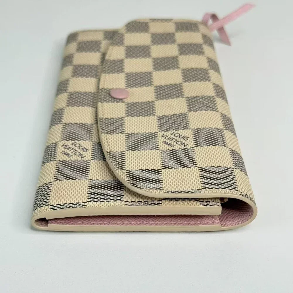 Louis Vuitton Damier Azur Wallet with Classic Checkerboard Design - Picture 3 of 7